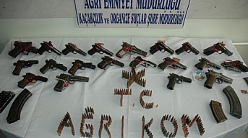 5 ilde 'silah ka&ccedil;ak&ccedil;ılığı' operasyonu