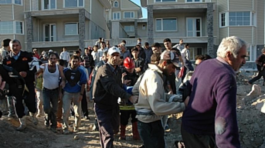 Kanal inşaatı sırasında g&ouml;&ccedil;&uuml;k: 2 iş&ccedil;i yaralandı