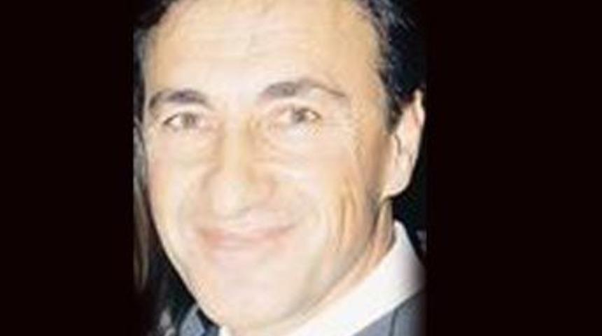 &Uuml;nl&uuml; şovmen kendini satışa &ccedil;ıkardı!