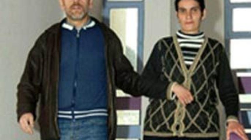 İntikam i&ccedil;in bebeğini &ccedil;&ouml;pe attı