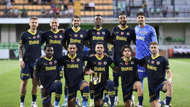 Son dakika: Fenerbahçe'de sürpriz imza! Yıldız isim 4 yıl daha sarı - lacivertli formayı giyecek...