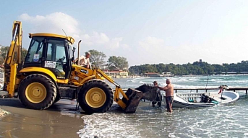 Gelibolu'da dalgalar tekne batırdı
