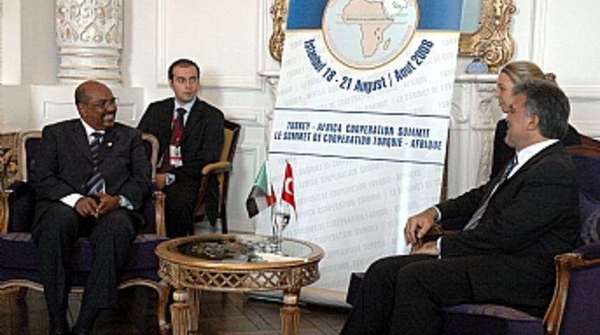 Gül, El Beşir'le görüşüyor