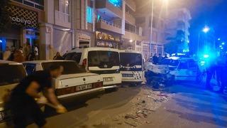 Çorum'da otomobil park halindeki polis aracına çarptı, 1'i polis 3 kişi yaralandı