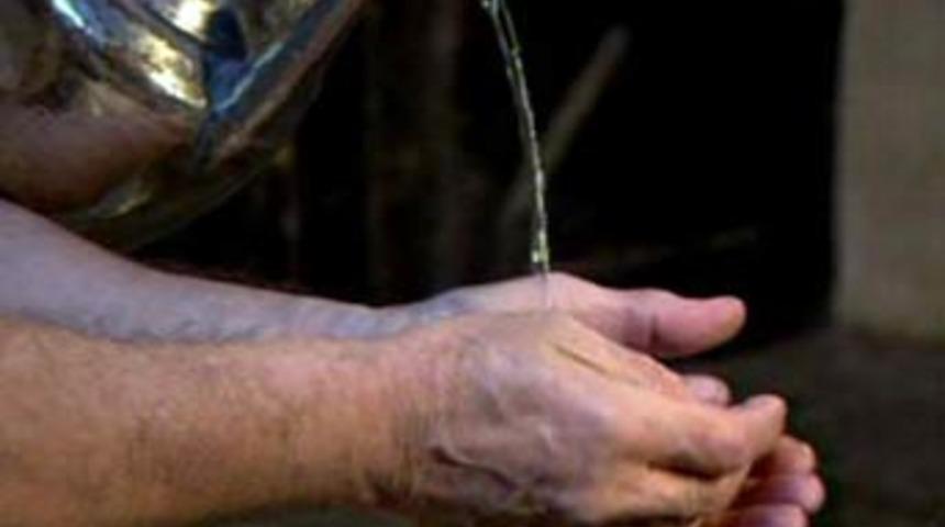 Abdest alırken 4 bin 300 YTL parasını &ccedil;aldırdı