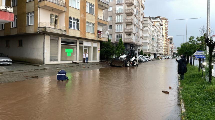 Rize'de şiddetli yağış nedeniyle 8 ev tedbir amacıyla boşaltıldı