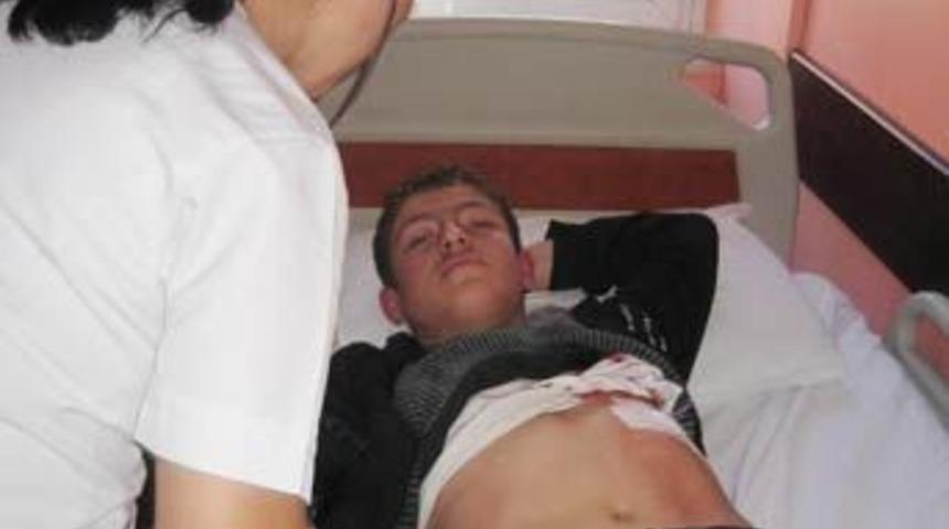 İlk&ouml;ğretim &ouml;ğrencisi arkadaşını bı&ccedil;akladı