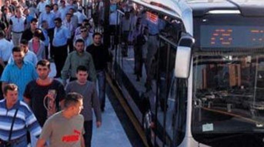 Metrob&uuml;s karşıya ge&ccedil;iyor!