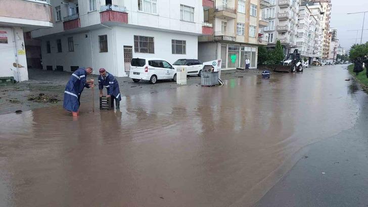 'Eve toprak dolunca çıkamadık' Rize'de sel ve heyelan! Yol çöktü, evler boşaltıldı... 'Büyük bir gürültü koptu, gürültüyle yataktan atladık' G2