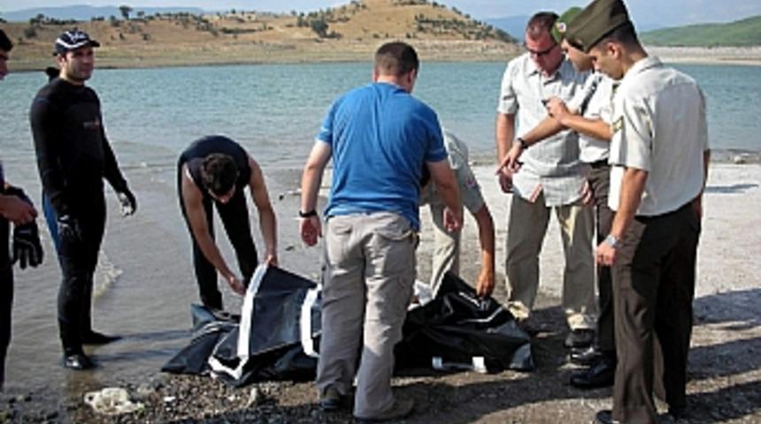 Serinlemek i&ccedil;in baraja giren 2 kişi boğuldu