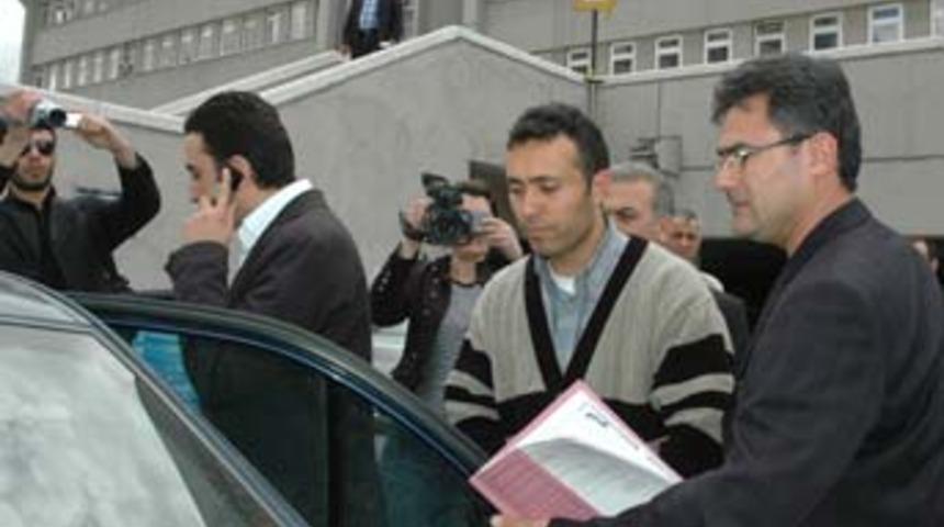 Komşusunun kocasını &ouml;ld&uuml;rd&uuml;