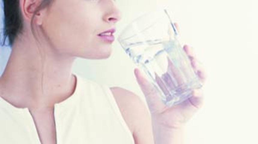 Yazın 8 bardak su i&ccedil;in, efsane mi?