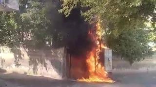 Mahallede korku dolu anlar! Bir anda yanmaya başladı... Büyük panik yarattı