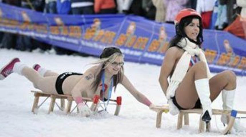 &Ccedil;ıplaklar soğuğa aldırmadılar