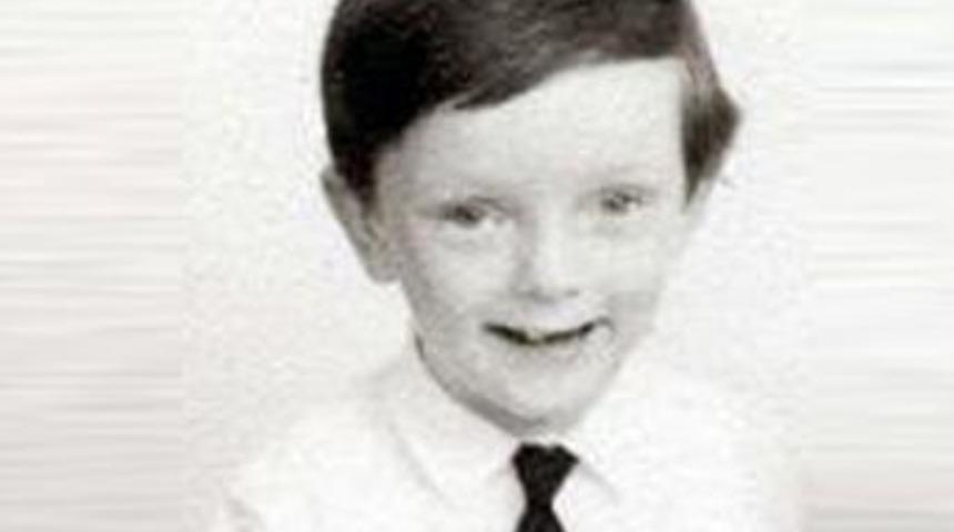 Canavara d&ouml;n&uuml;şen &ccedil;ocuk