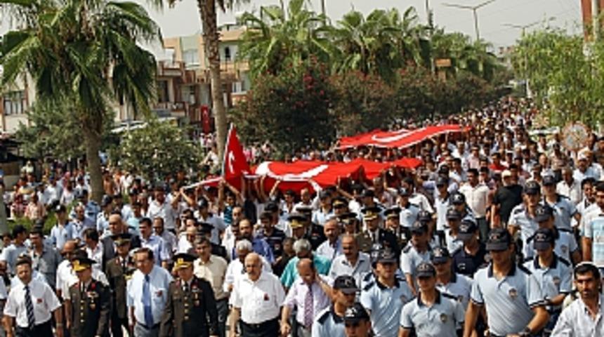 Tarsus şehidini son yolculuğuna uğurladı