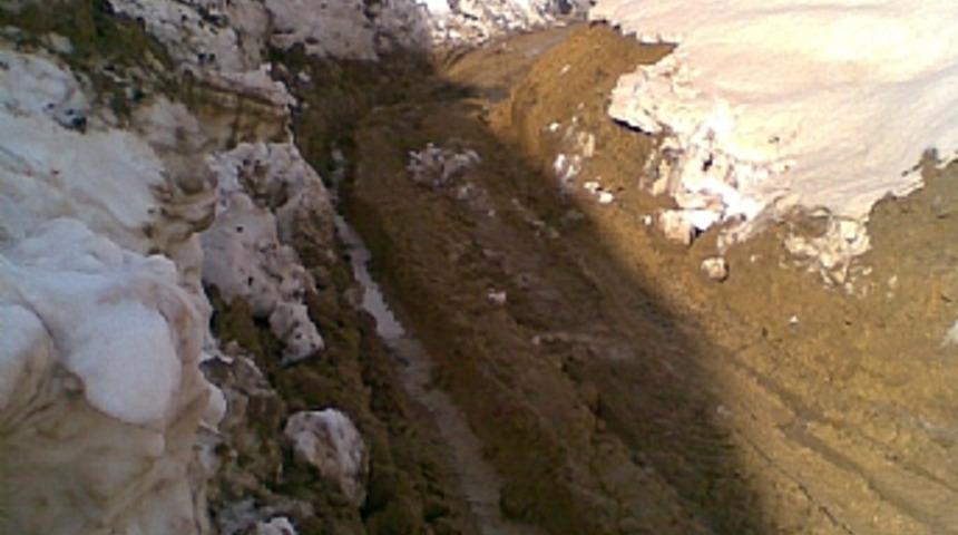 Bing&ouml;l'de heyelan nedeniyle yol kapandı