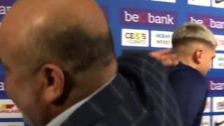 Adana Demirspor Başkanı Murat Sancak yaptı yapacağını! Maç sonu oyuncusunu kolundan tuttu: Sonra görüşeceğiz...