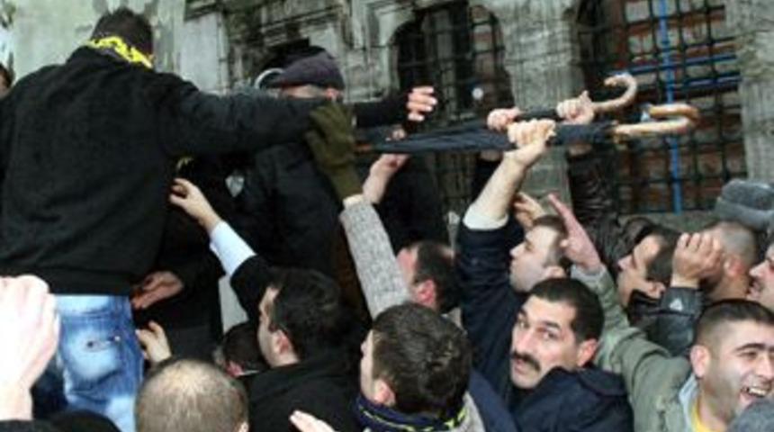 Bu da şemsiye izdihamı