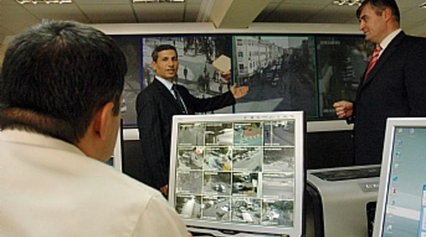 MOBESE su&ccedil;ları azalttı, su&ccedil;luları yakalattı 