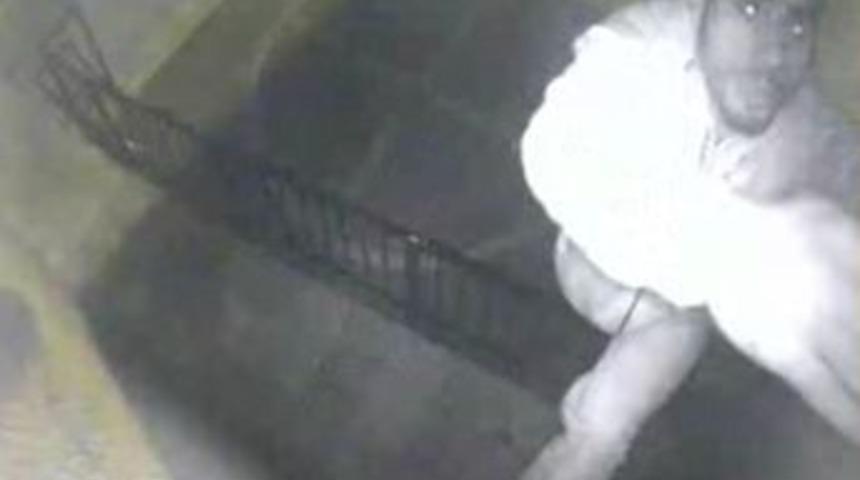 &Ccedil;aldıkları g&uuml;venlik kamerasına yakalandılar