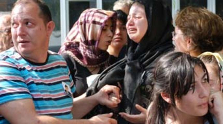 Babaları mezara anneleri cezaevine gitti