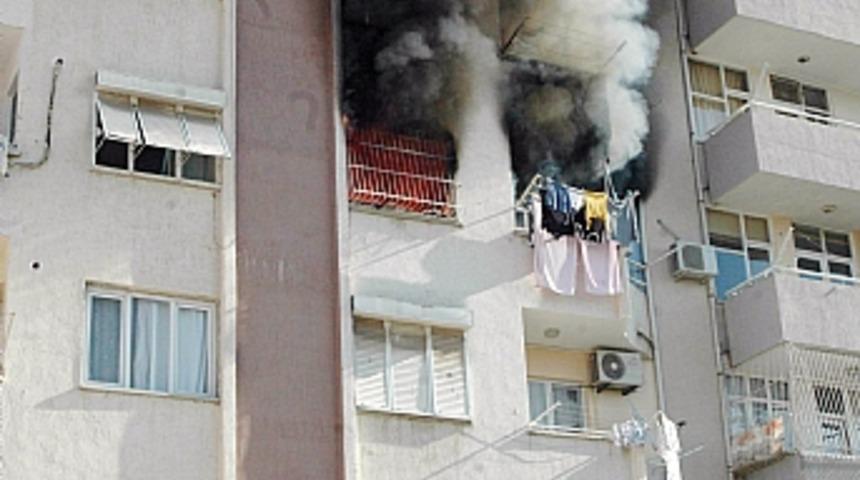 Kibritle oynayan &ccedil;ocuk evi yaktı