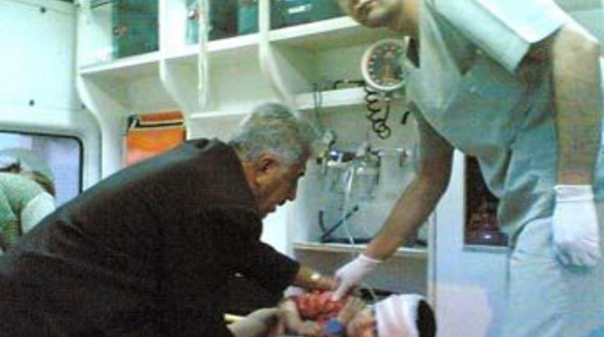 Çarptığı çocuğu hastaneye götürürken başka çocuğa çarptı