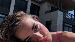 Bensu Soral yaz sıcağında evde bot giyince sosyal medyanın diline düştü! Eleştirilere dayanamadı