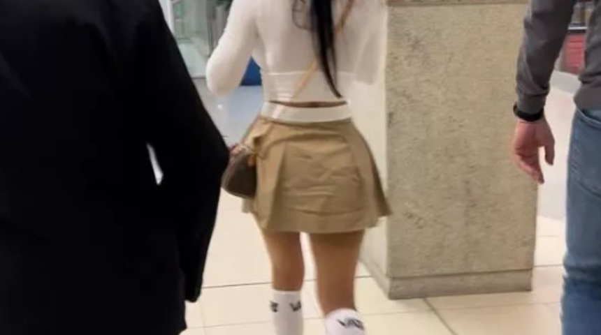 Kıyafeti uygunsuz bulunan sosyal medya fenomeni alışveriş merkezinden kovuldu! “Göğüslerimi gösteriyormuşum” 