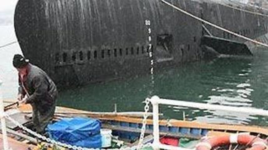 Denizaltıda esrarengiz bomba