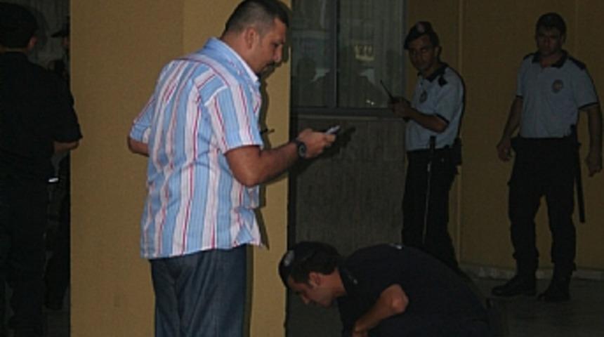 Keskin nişancı polis memuru, d&uuml;şerek ağır yaralandı 