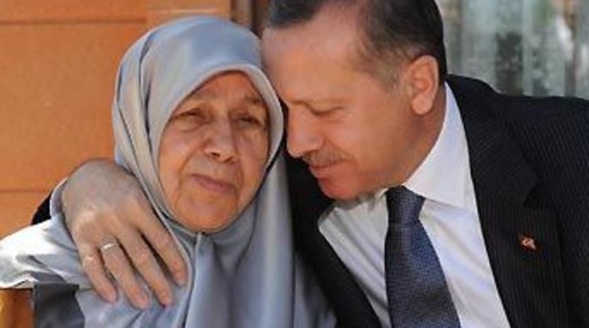 Siyasete "anne" arası