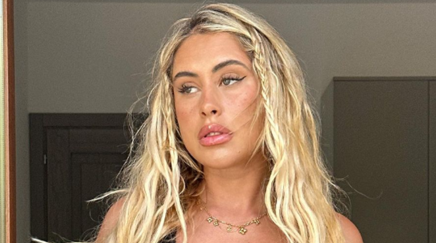 Sosyal medya fenomeni Ariella Nyssa plaja sere serpe uzandı! Beden pozitifliğini bikinili pozlarıyla savundu