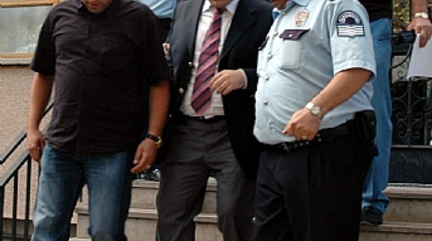 Savcı ve vukatları dolandıran işadamı tutuklandı 