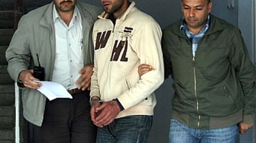 Uyuşturucu parası i&ccedil;in &ouml;ğrencileri gasp etmiş