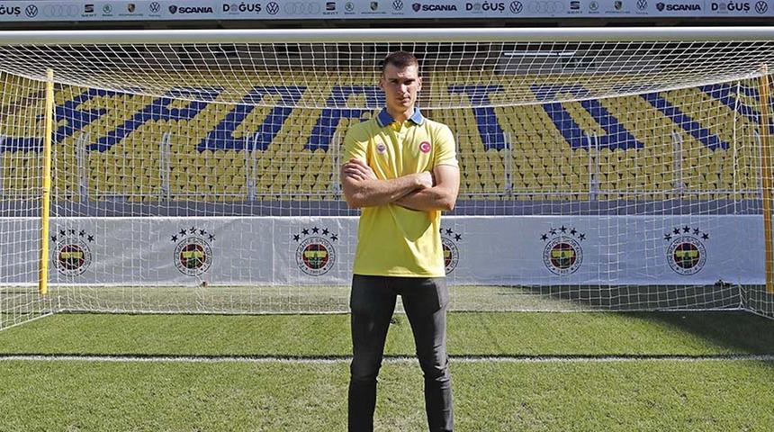 Fenerbahçe'de Livakovic gelişmesi! Daha dün imzayı atmıştı...