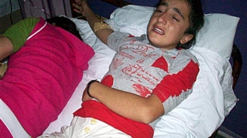 Yemekten zehirlenen 40 &ouml;ğrenci hastaneye kaldırıldı