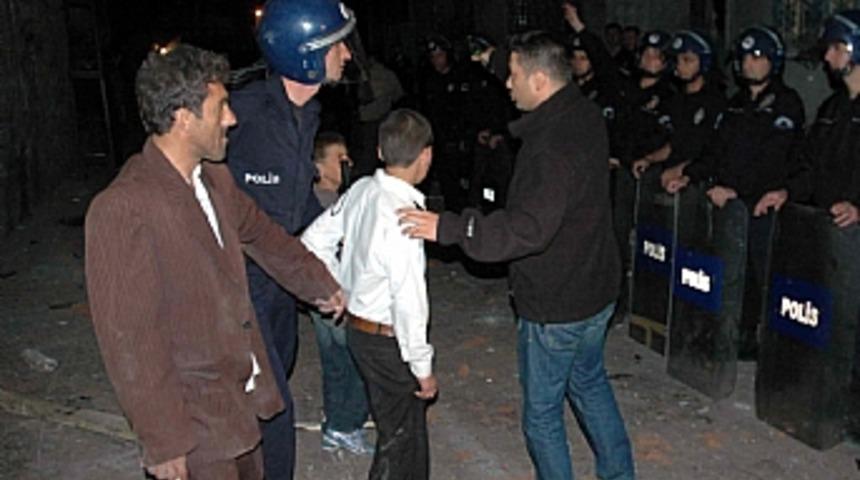 Barış yemeğinde kavgaya tutuştular