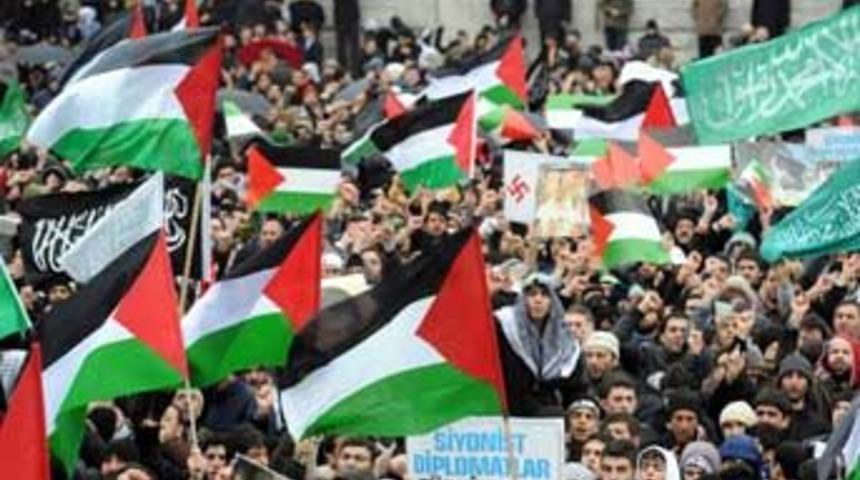 Y&uuml;zlerce vatandaş, İsrail Konsolosluğu'na y&uuml;r&uuml;d&uuml;