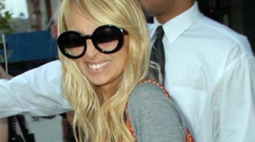 Nicole Richie anne oldu