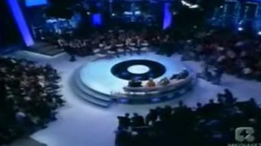 Taraftarlar canlı yayını bastı!