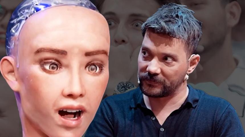 Sosyal medyada gündem oldu! Robot Sophia, 'Kılıçdaroğlu istifa etsin mi?' sorusuna böyle yanıt verdi... Oğuzhan Uğur ile yaşadığı diyalog şoke etti