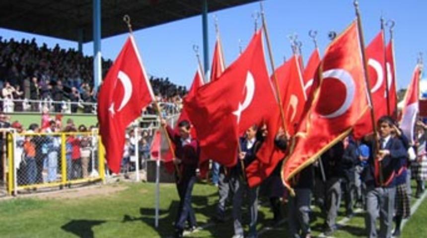 23 Nisan t&ouml;renlerle kutlanıyor