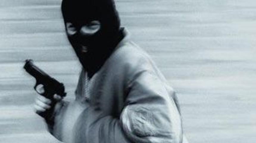 Şube g&ouml;revlisinin akıllara durgunluk veren soygunu