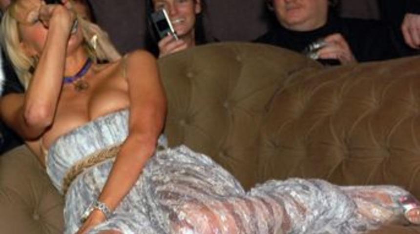 Şarkı s&ouml;ylerken dağıttı!