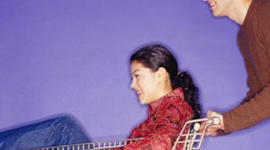 Kız arkadaş ile alışverişe nasıl dayanılır?