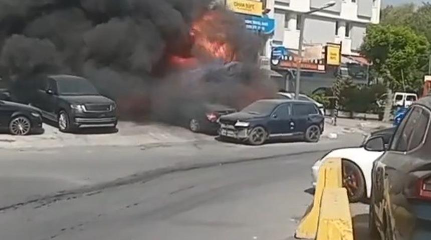 Park halindeki araçlar alev alev yandı! Sarıyer'de panik anları