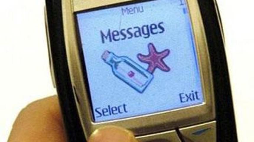 Cep telefonu mesajıyla boşandı