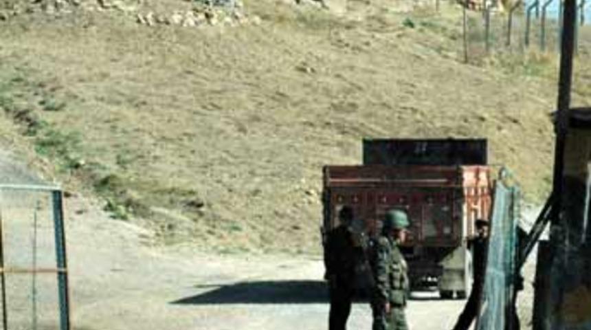 N&uuml;kleer alarm veren 2 kamyon aranıyor